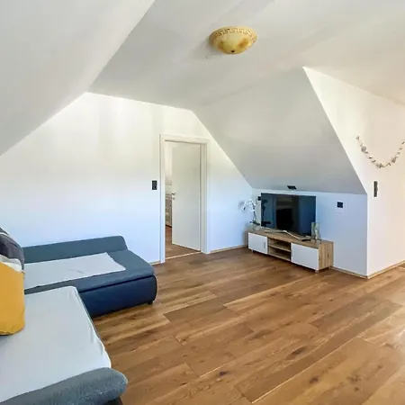 Stunning In With Wifi, Heated Swimming Pool And 2 Bedrooms *